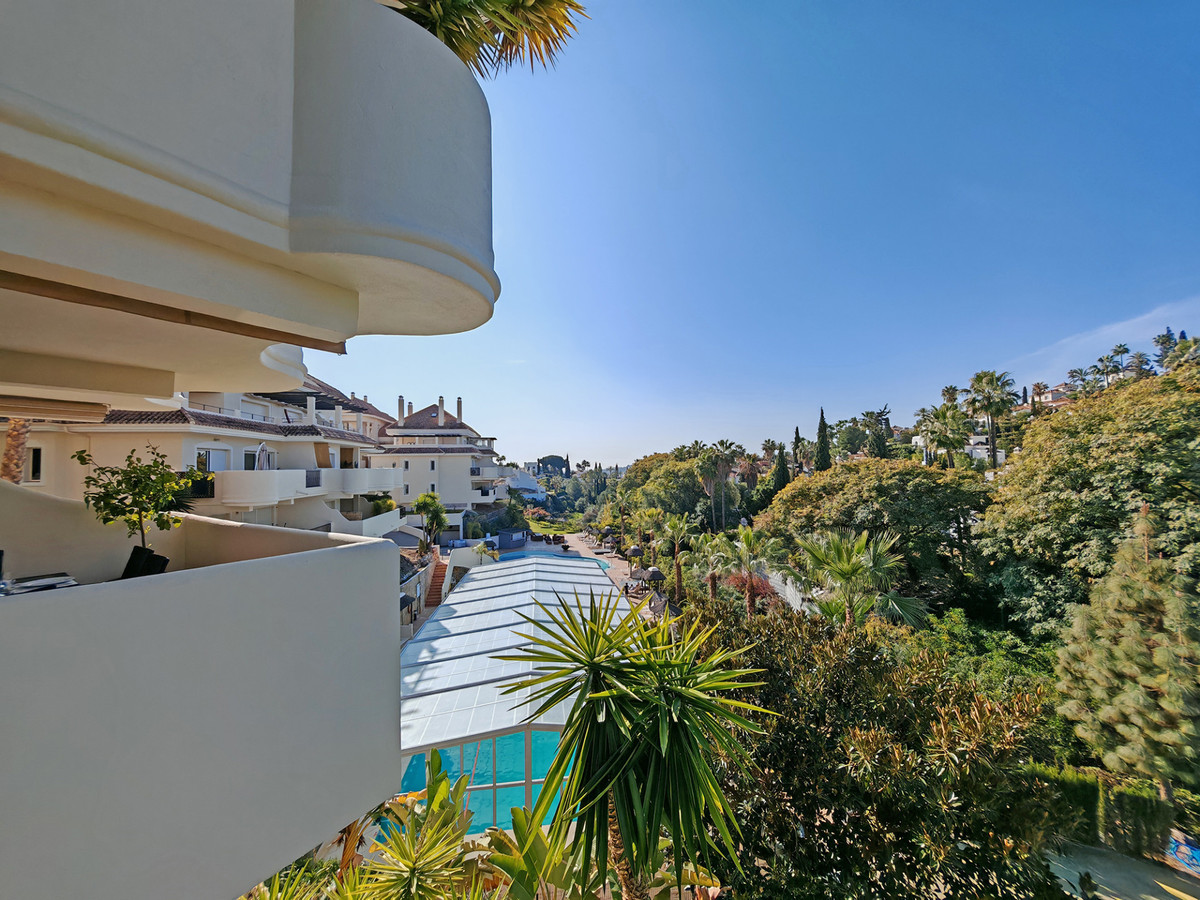 2 Bed Apartment for sale in Nueva Andalucía Costa Del Sol, Málaga, Spain