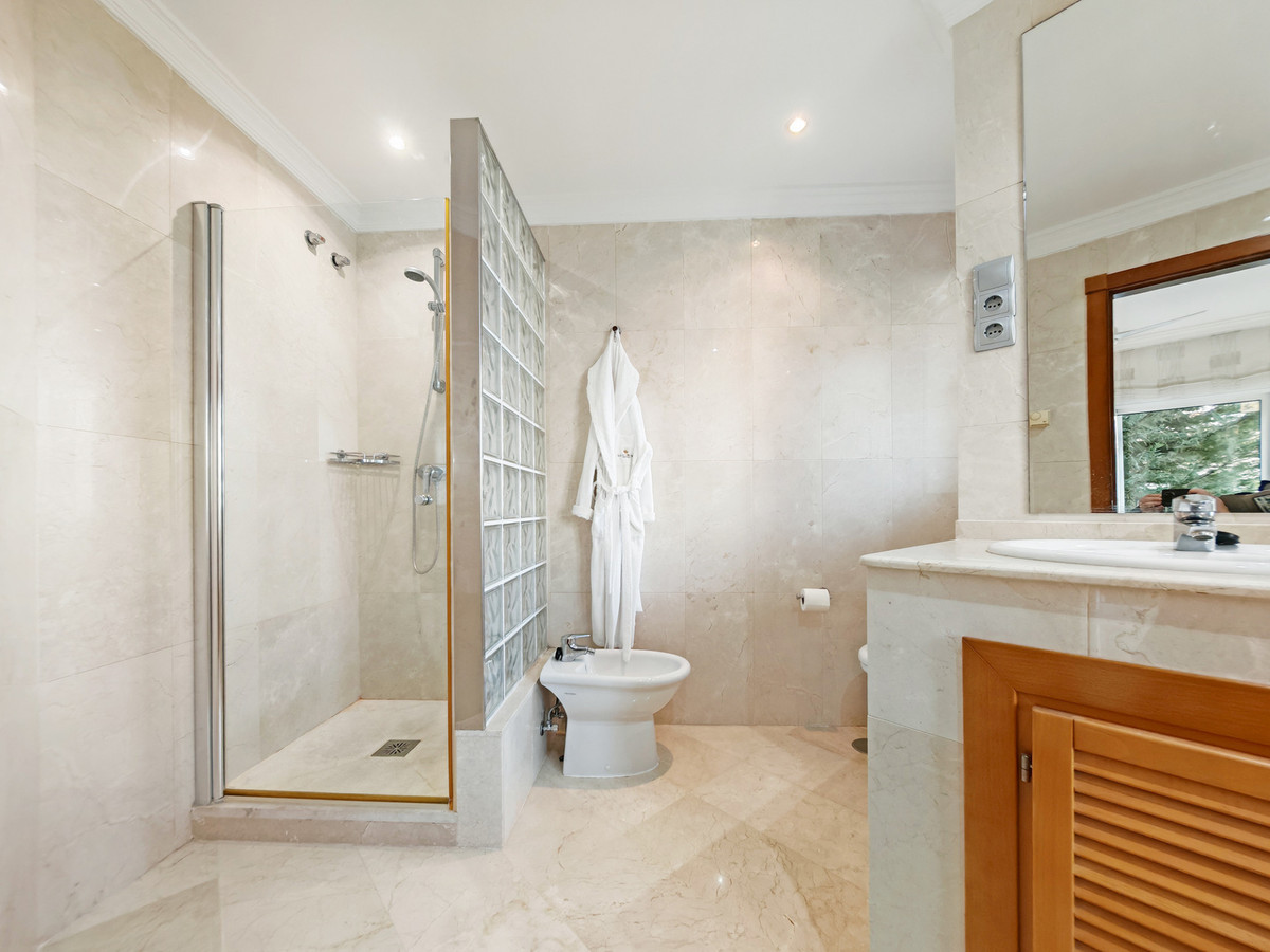 2 Bed Apartment for sale in Nueva Andalucía Costa Del Sol, Málaga, Spain