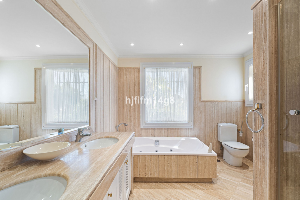 Se vende Apartamento Planta Baja de 3 dormitorios en Costa Del Sol, Málaga, España