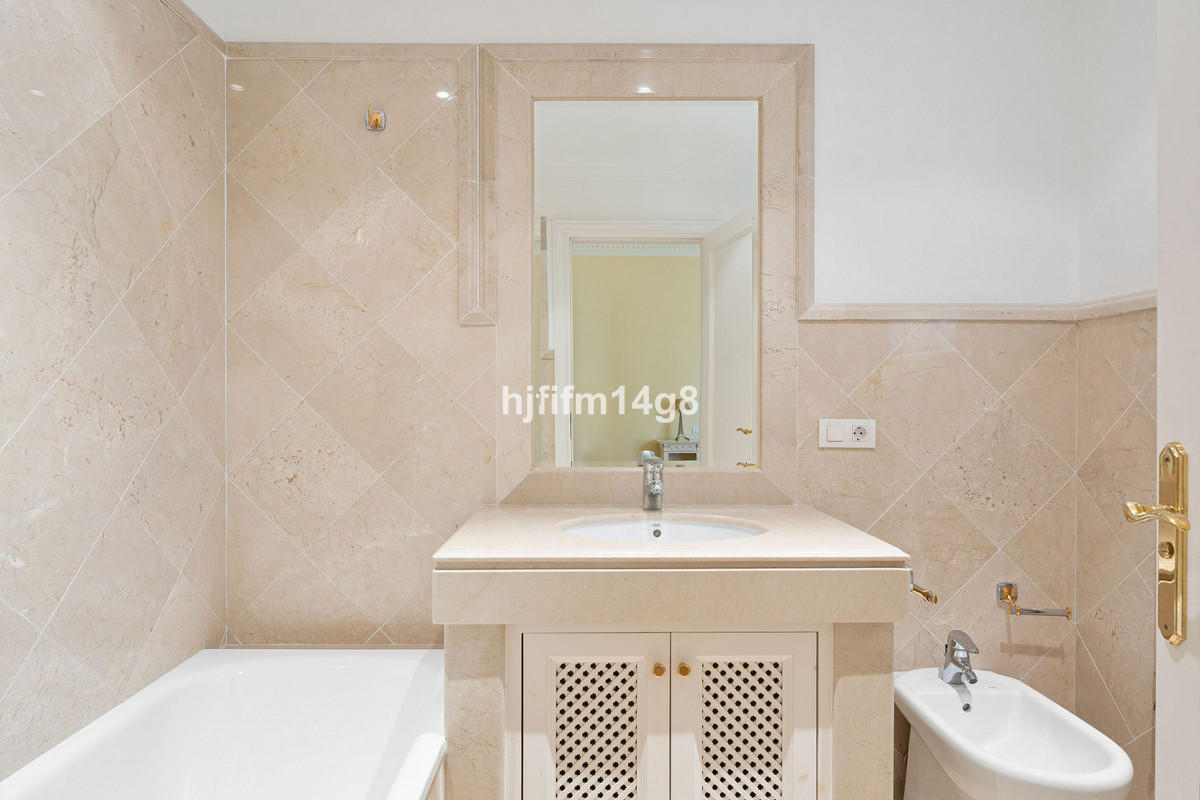 Se vende Apartamento Planta Baja de 3 dormitorios en Costa Del Sol, Málaga, España