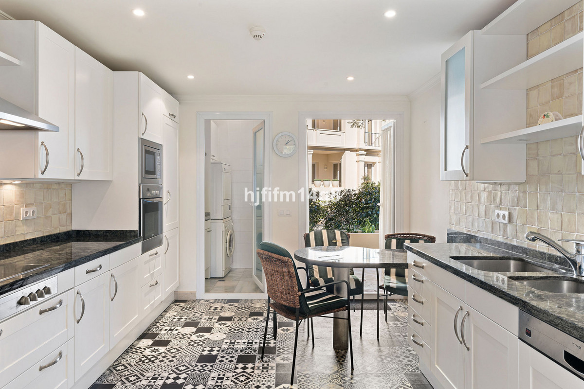 Se vende Apartamento Planta Baja de 3 dormitorios en Costa Del Sol, Málaga, España