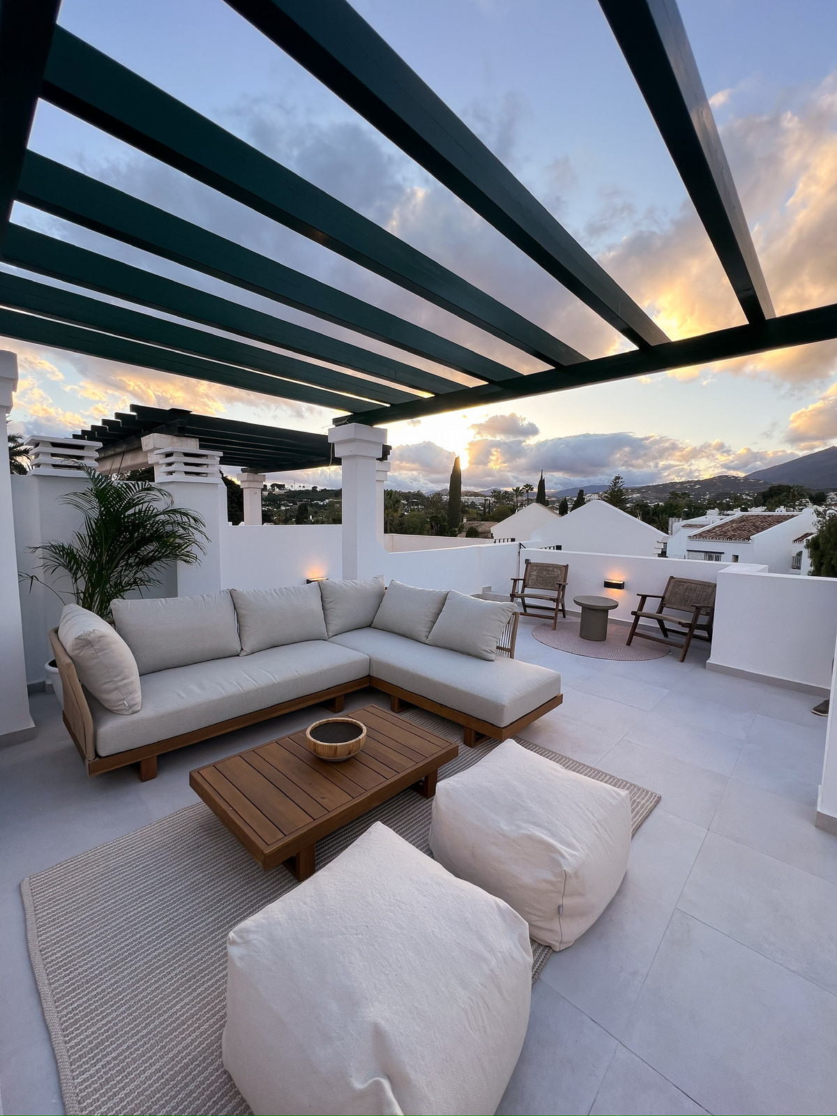 3 Bed Apartment for sale in Nueva Andalucía Costa Del Sol, Málaga, Spain