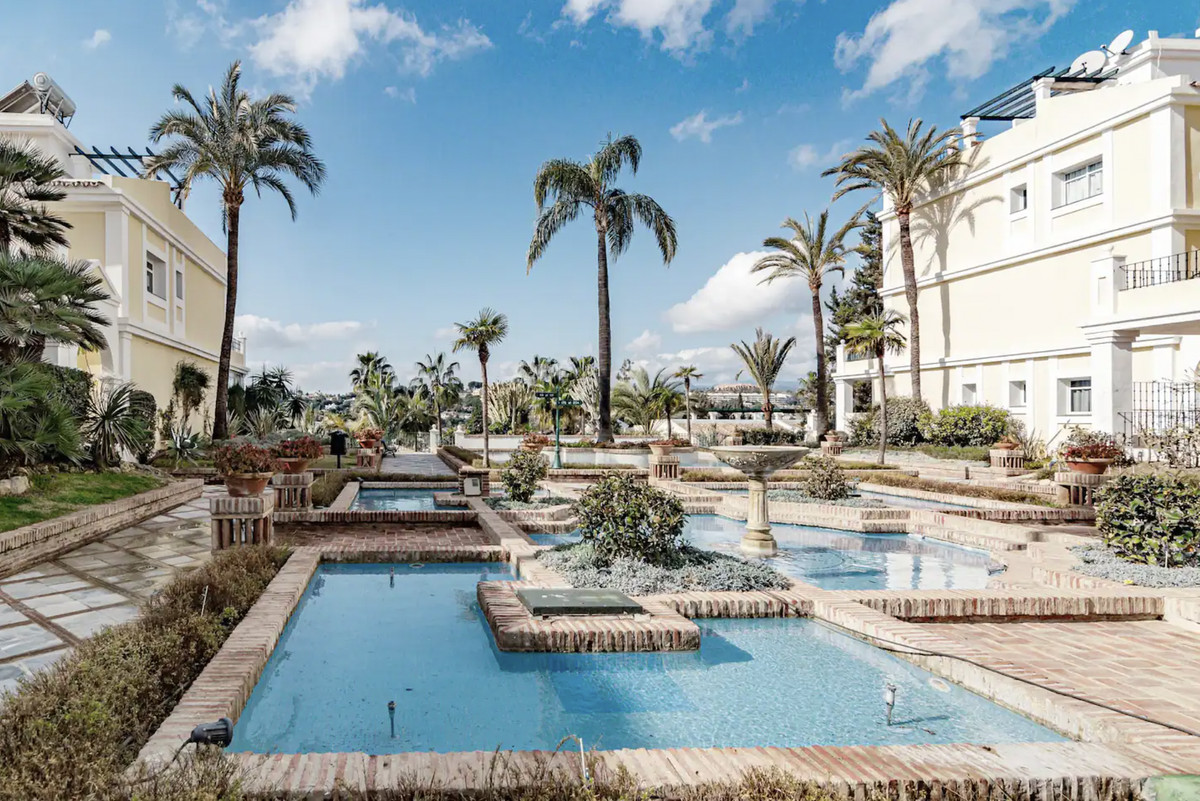 3 Bed Apartment for sale in Nueva Andalucía Costa Del Sol, Málaga, Spain
