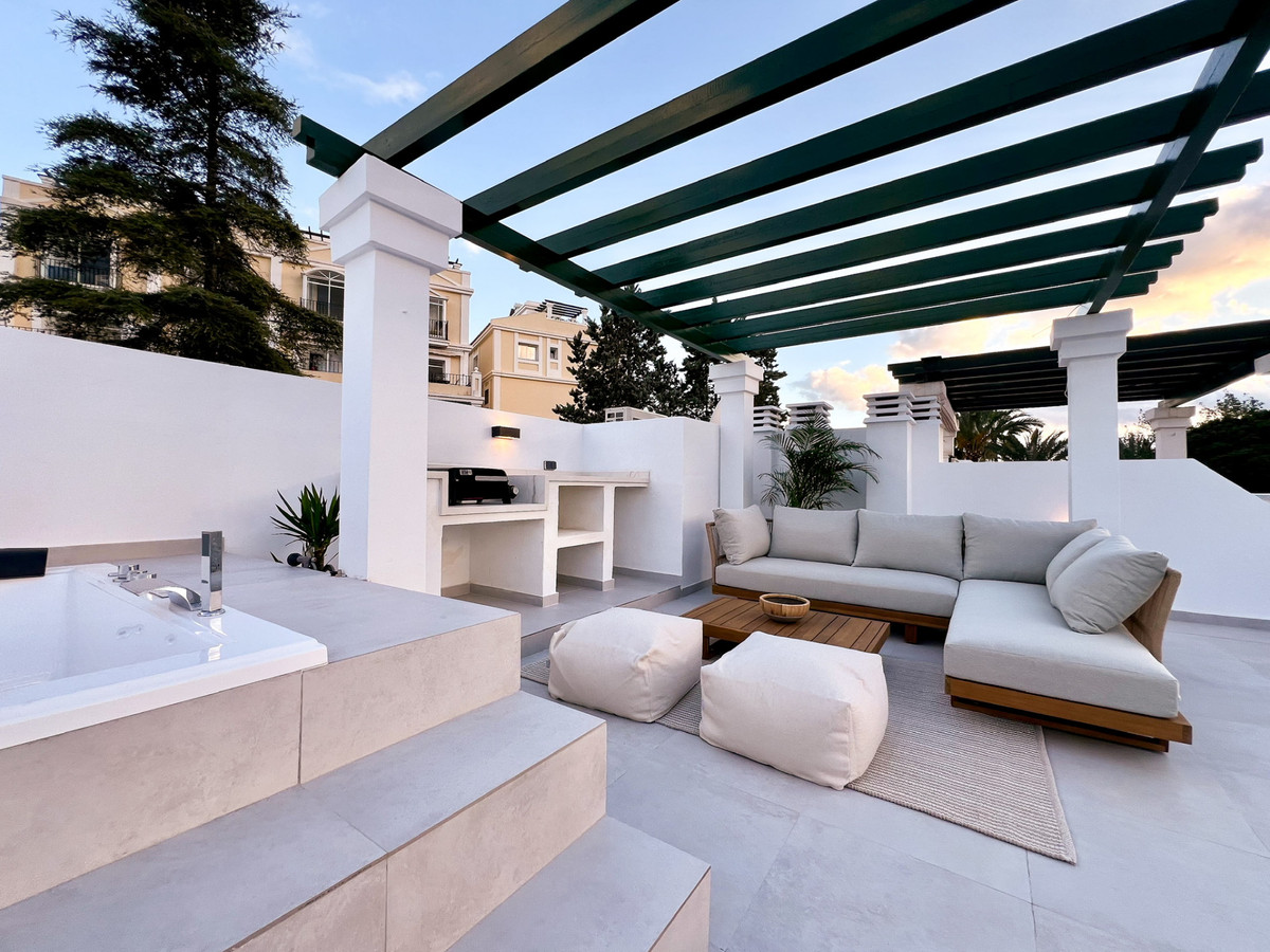 3 Bed Apartment for sale in Nueva Andalucía Costa Del Sol, Málaga, Spain