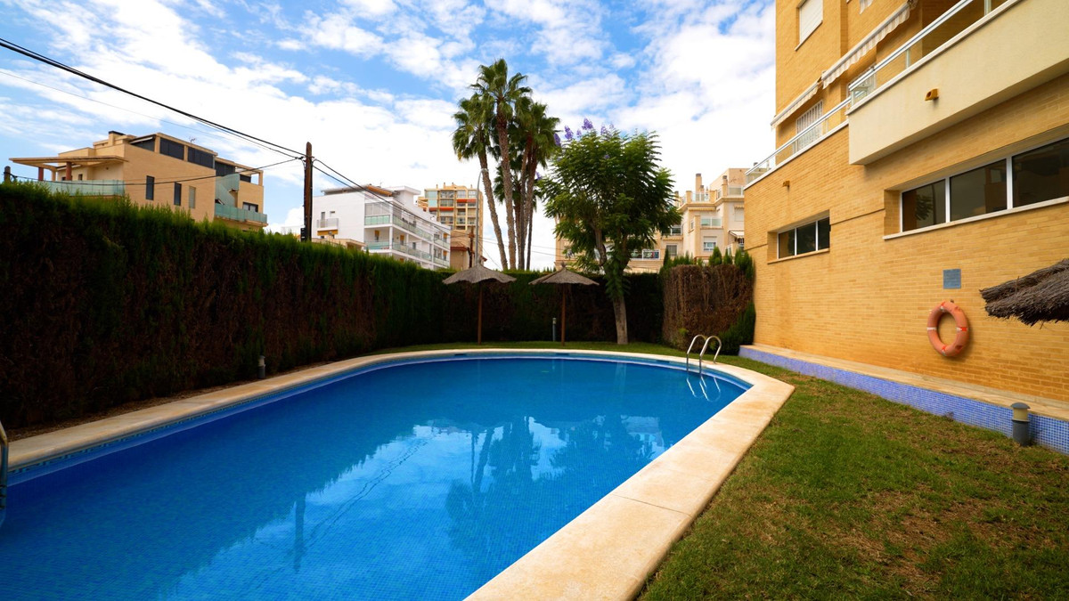 Se vende Apartamento Planta Media de 3 dormitorios en Costa Blanca, Alicante, España
