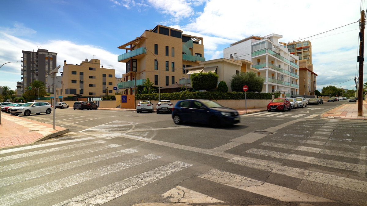 Se vende Apartamento Planta Media de 3 dormitorios en Costa Blanca, Alicante, España