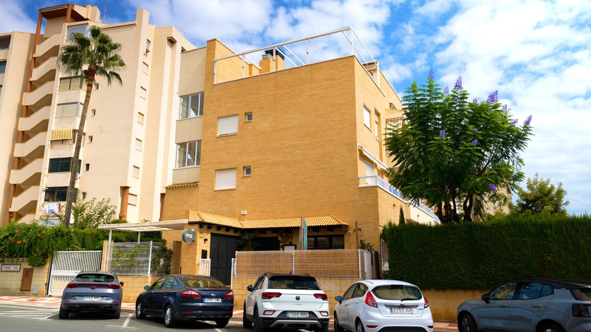Se vende Apartamento Planta Media de 3 dormitorios en Costa Blanca, Alicante, España