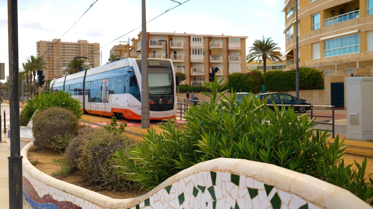 Se vende Apartamento Planta Media de 3 dormitorios en Costa Blanca, Alicante, España