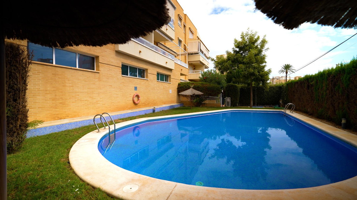 Se vende Apartamento Planta Media de 3 dormitorios en Costa Blanca, Alicante, España
