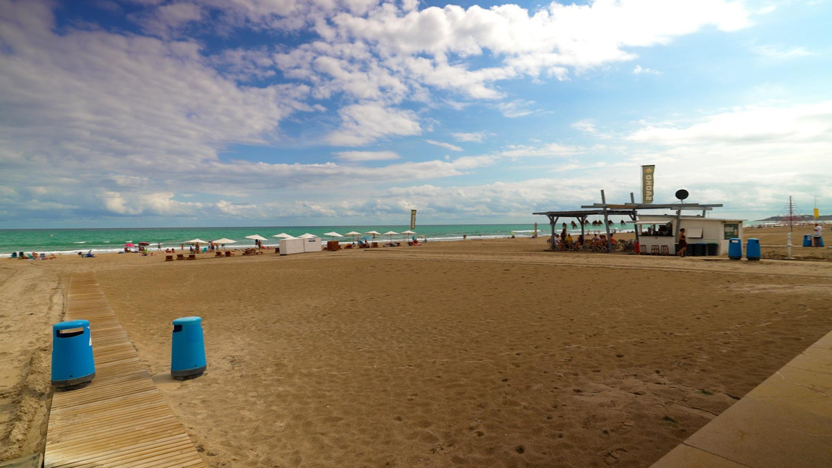 Se vende Apartamento Planta Media de 3 dormitorios en Costa Blanca, Alicante, España