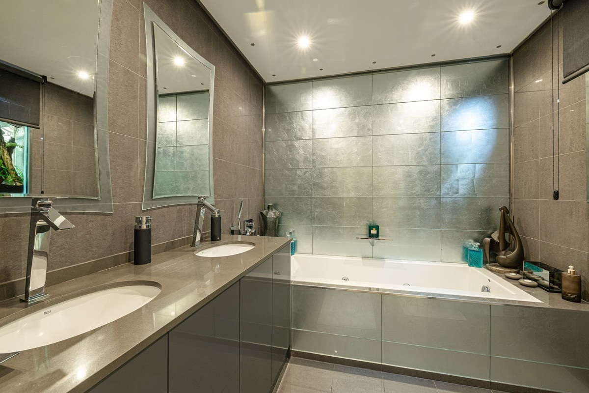 2 Bed Apartment for sale in Nueva Andalucía Costa Del Sol, Málaga, Spain
