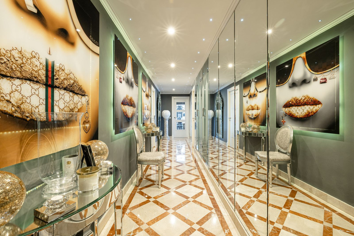 2 Bed Apartment for sale in Nueva Andalucía Costa Del Sol, Málaga, Spain