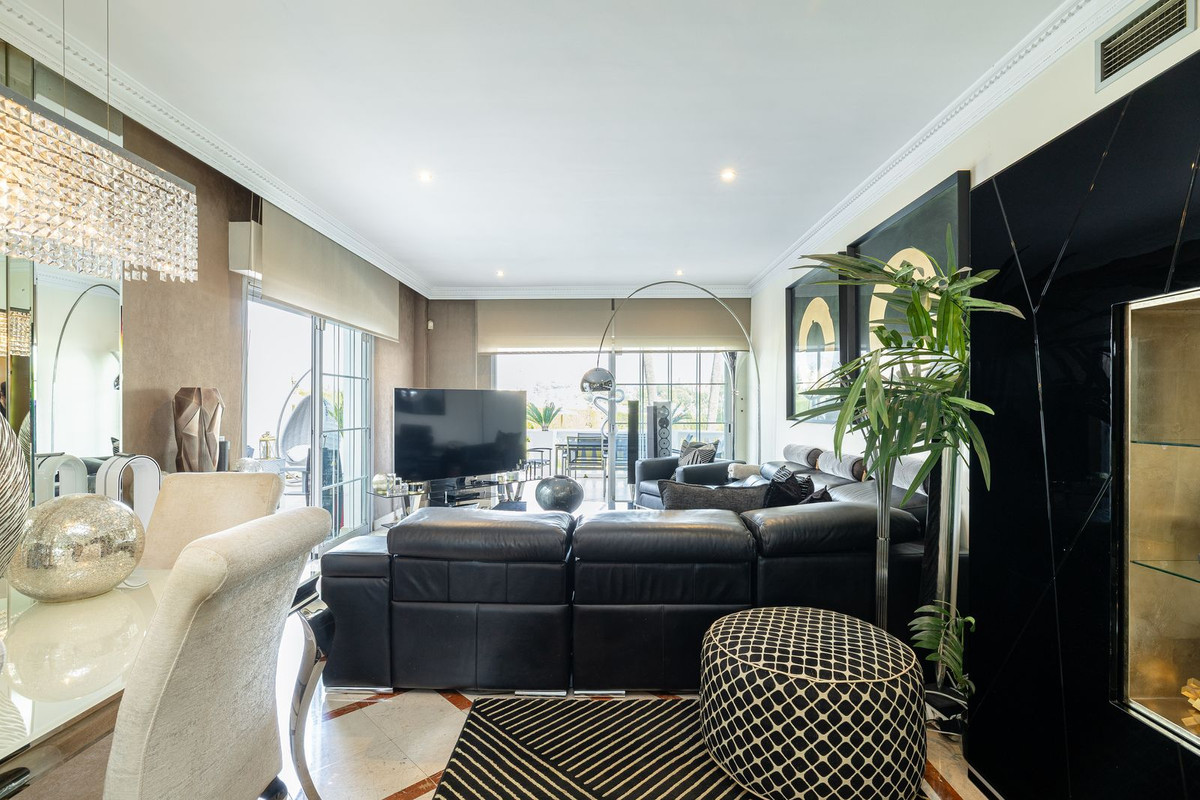 2 Bed Apartment for sale in Nueva Andalucía Costa Del Sol, Málaga, Spain