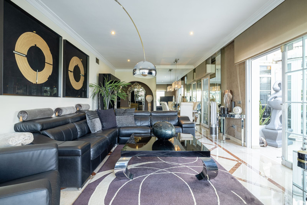 2 Bed Apartment for sale in Nueva Andalucía Costa Del Sol, Málaga, Spain