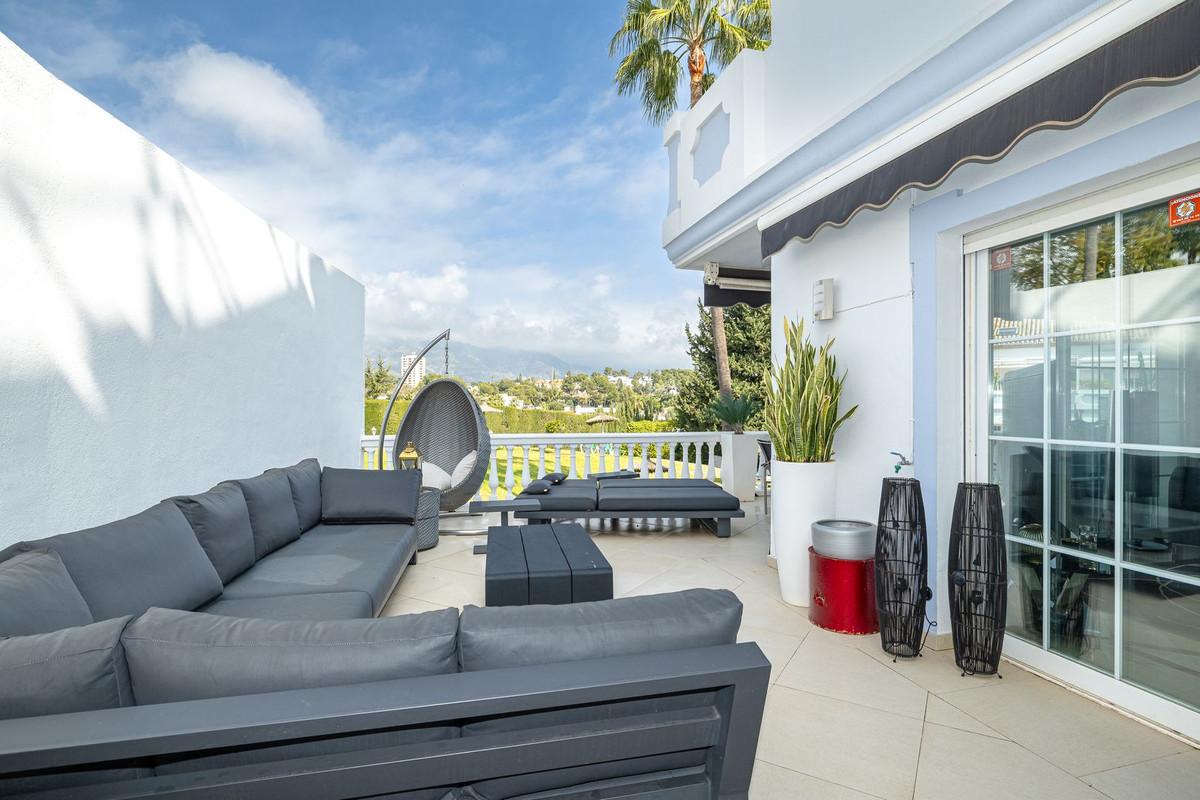 2 Bed Apartment for sale in Nueva Andalucía Costa Del Sol, Málaga, Spain