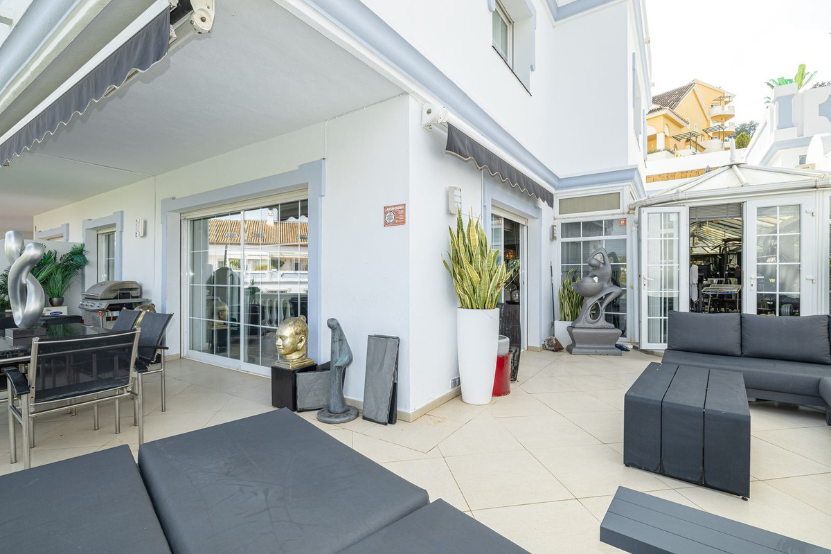 2 Bed Apartment for sale in Nueva Andalucía Costa Del Sol, Málaga, Spain
