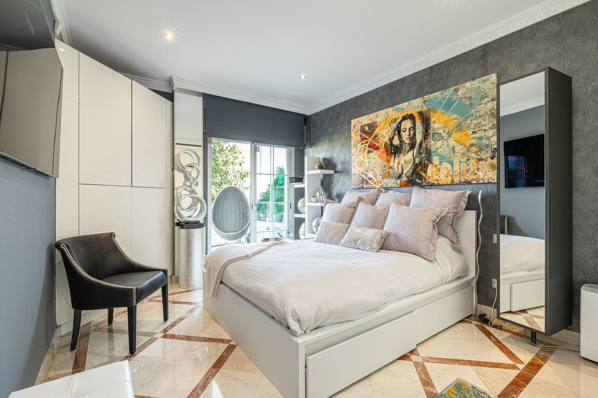 2 Bed Apartment for sale in Nueva Andalucía Costa Del Sol, Málaga, Spain