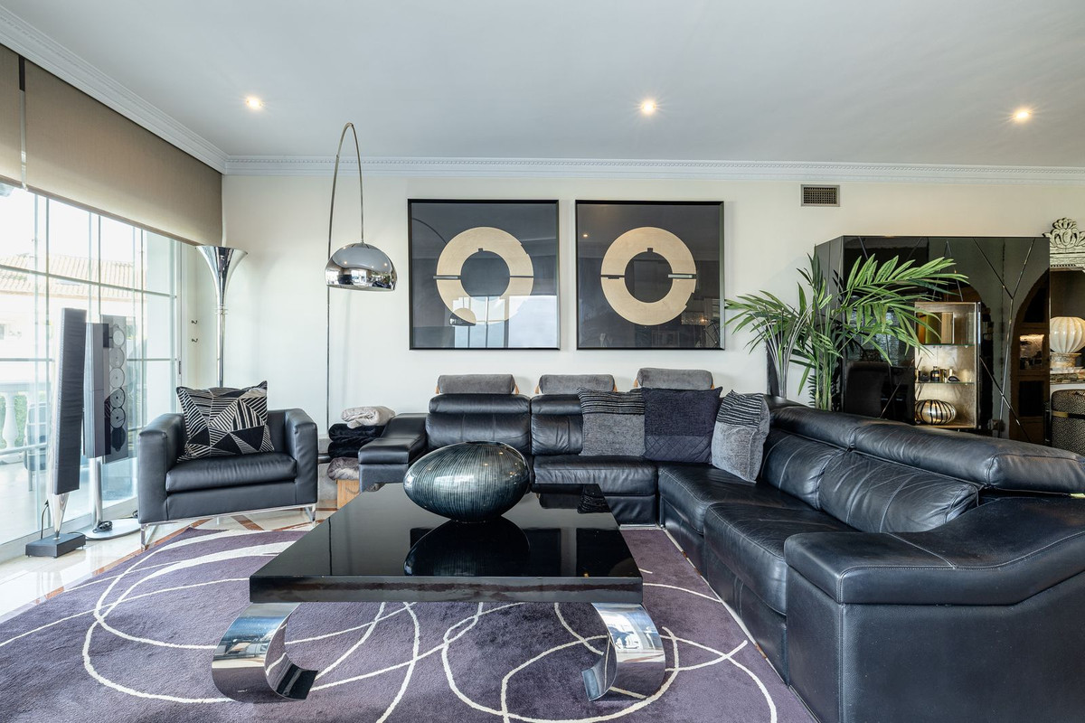 2 Bed Apartment for sale in Nueva Andalucía Costa Del Sol, Málaga, Spain