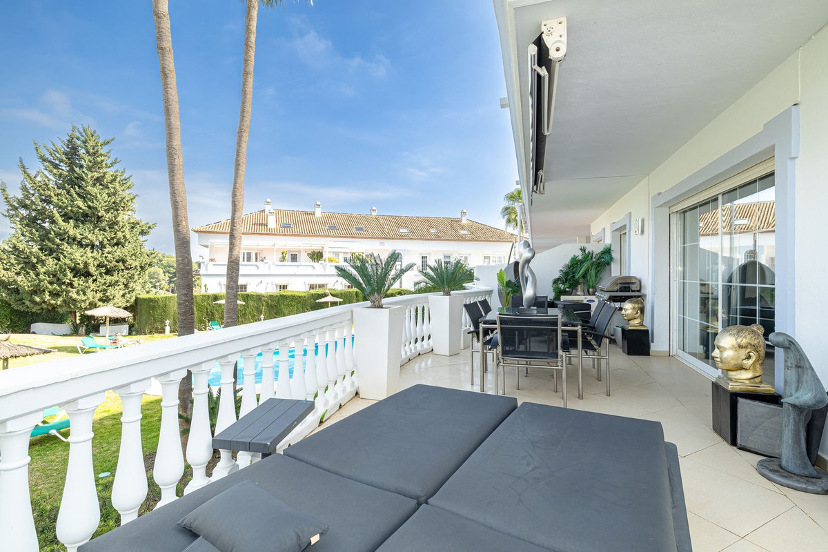 2 Bed Apartment for sale in Nueva Andalucía Costa Del Sol, Málaga, Spain