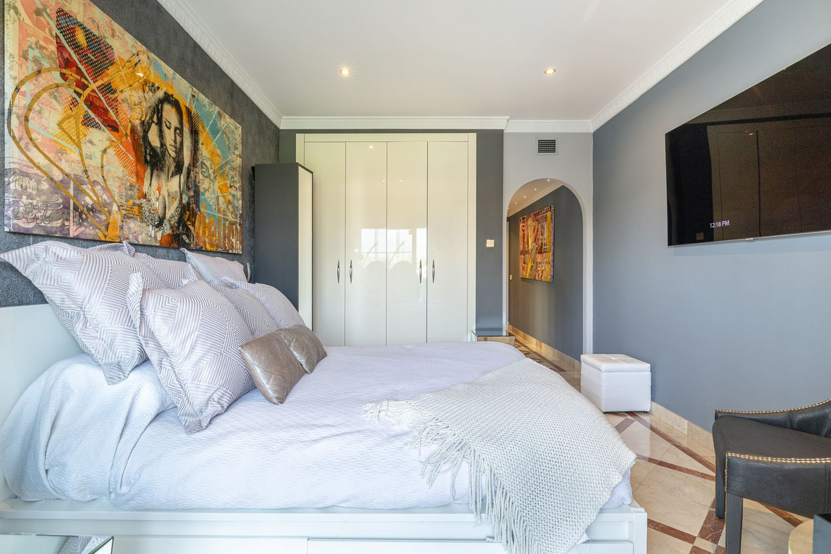 2 Bed Apartment for sale in Nueva Andalucía Costa Del Sol, Málaga, Spain