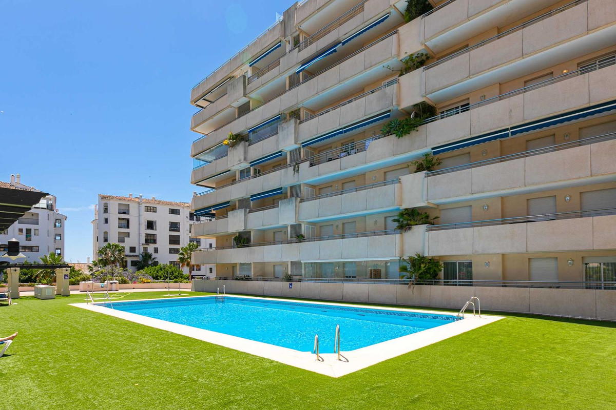 Se vende Apartamento Planta Media de 2 dormitorios en Costa Del Sol, Málaga, España