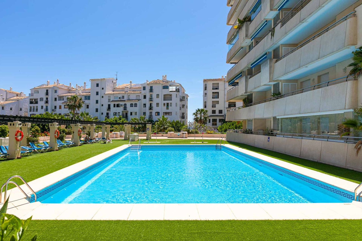 Se vende Apartamento Planta Media de 2 dormitorios en Costa Del Sol, Málaga, España