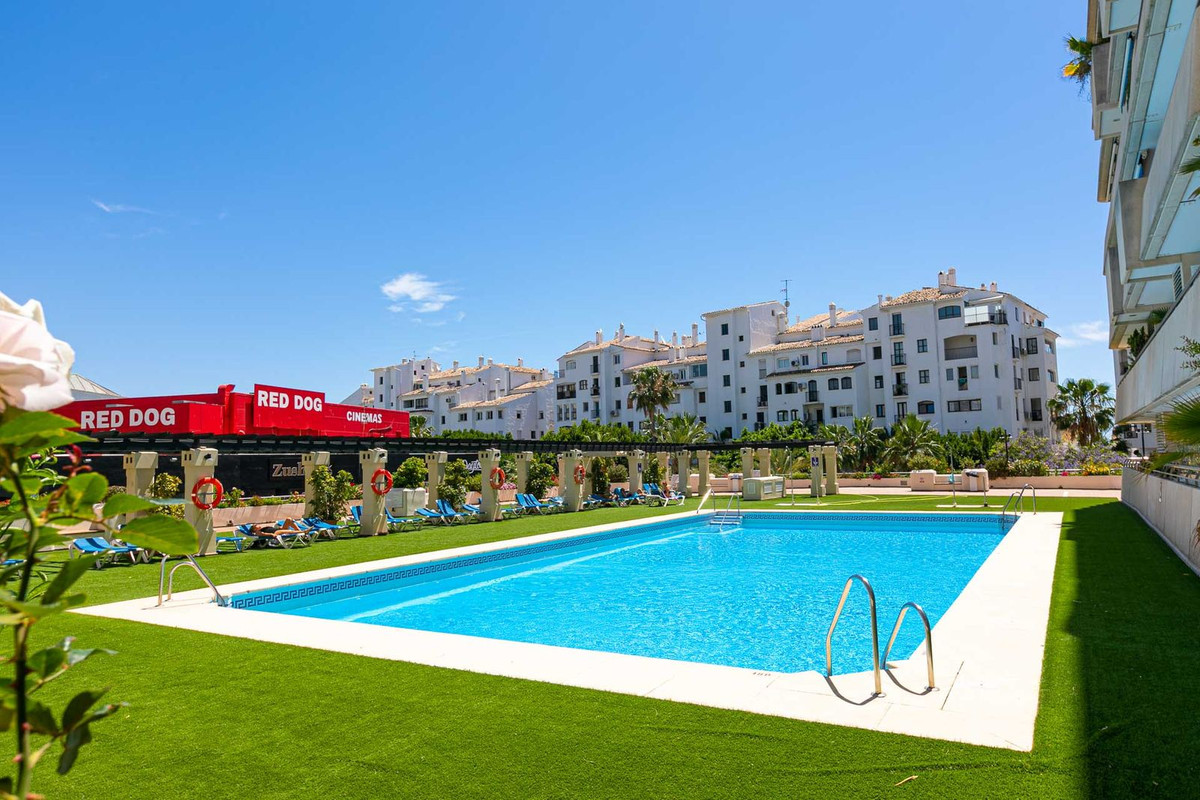 Se vende Apartamento Planta Media de 2 dormitorios en Costa Del Sol, Málaga, España