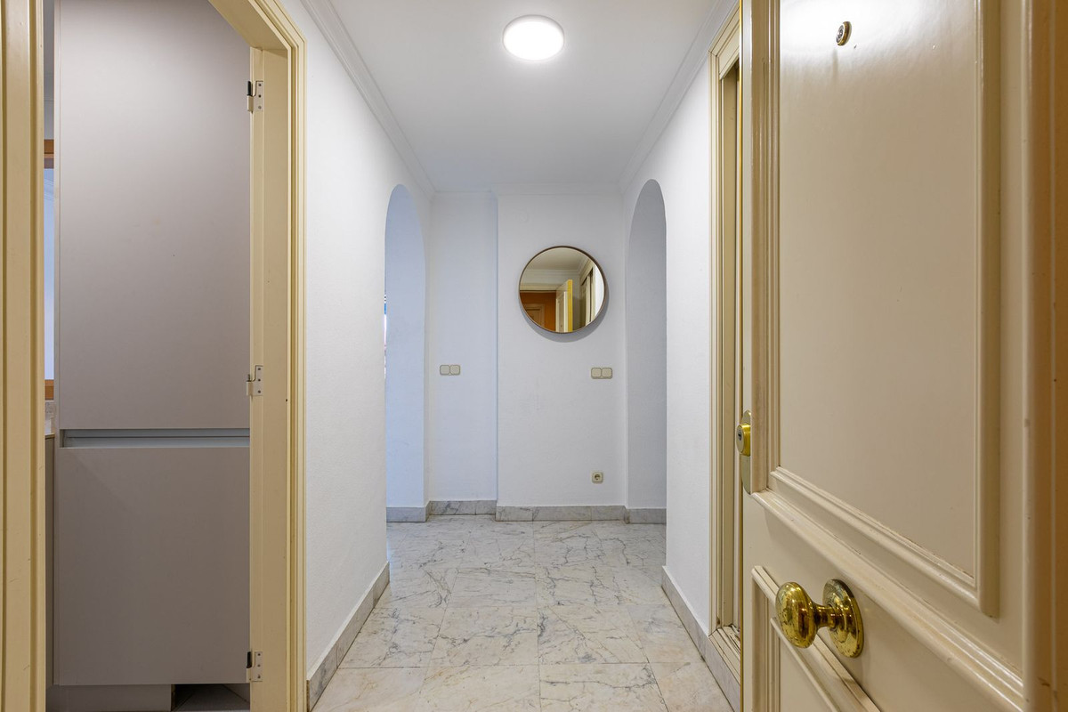 Se vende Apartamento Planta Media de 2 dormitorios en Costa Del Sol, Málaga, España