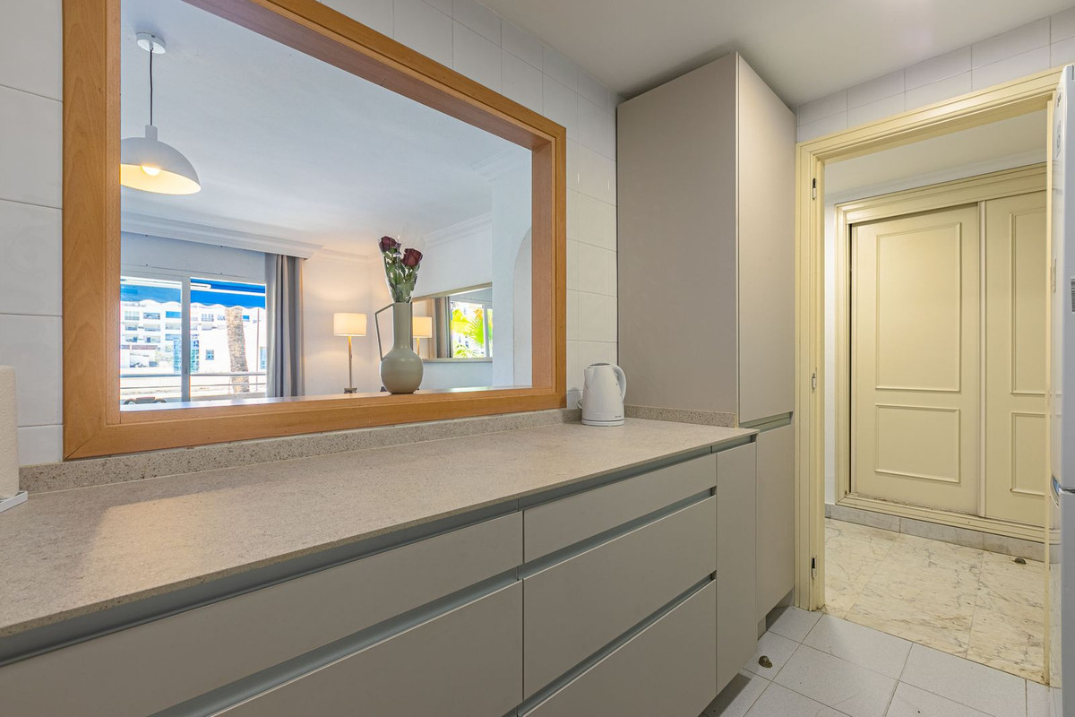Se vende Apartamento Planta Media de 2 dormitorios en Costa Del Sol, Málaga, España