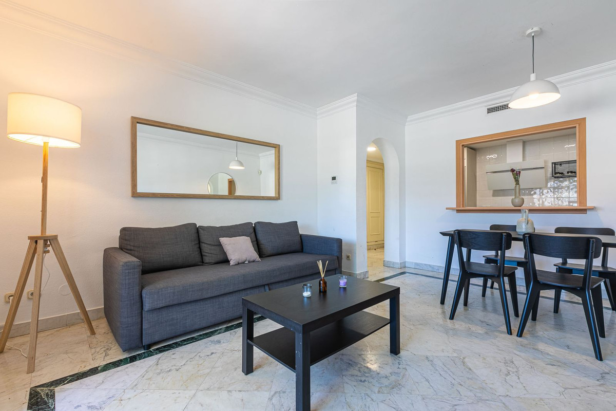Se vende Apartamento Planta Media de 2 dormitorios en Costa Del Sol, Málaga, España