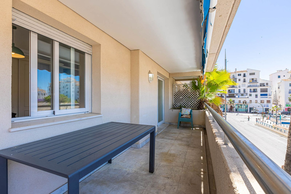 Se vende Apartamento Planta Media de 2 dormitorios en Costa Del Sol, Málaga, España