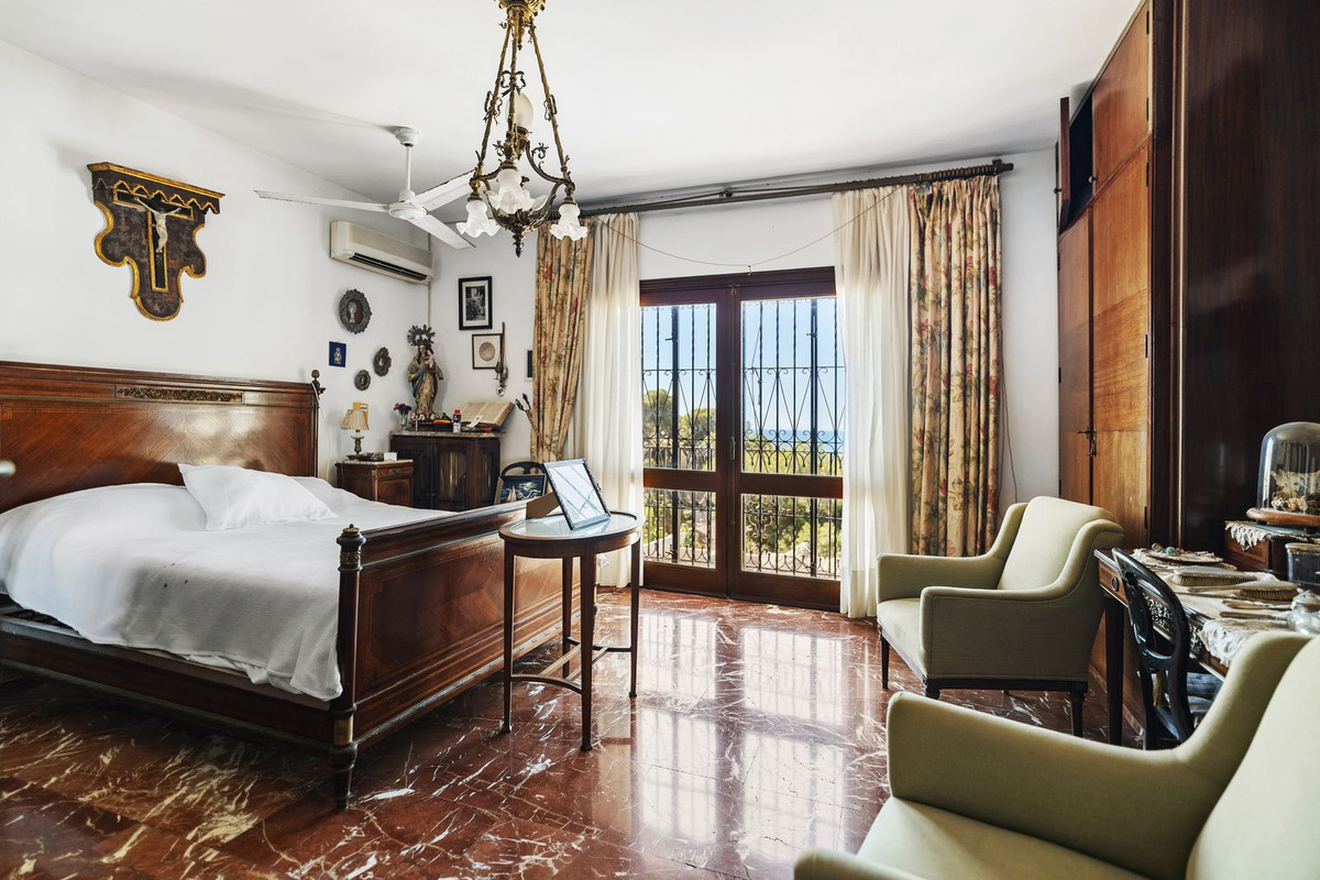 8 Bed Townhouse for sale in El Candado Málaga Ciudad, Málaga, Spain