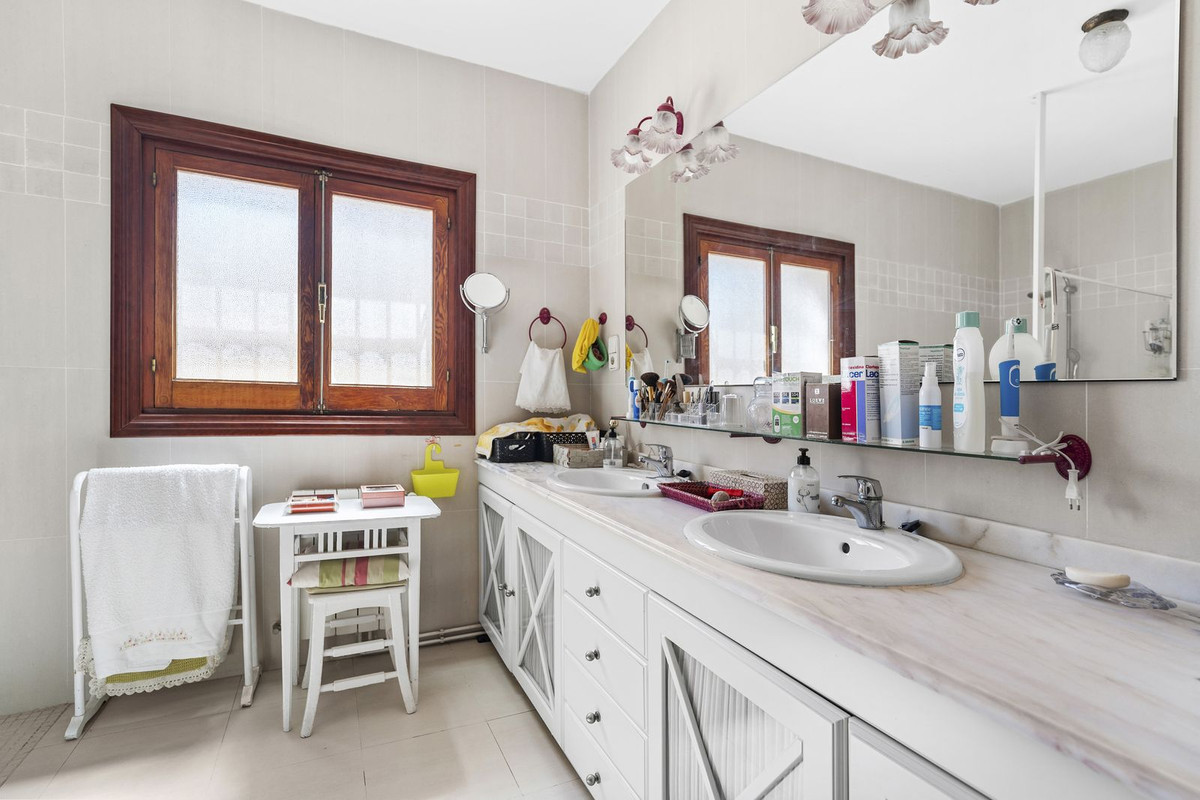8 Bed Townhouse for sale in El Candado Málaga Ciudad, Málaga, Spain