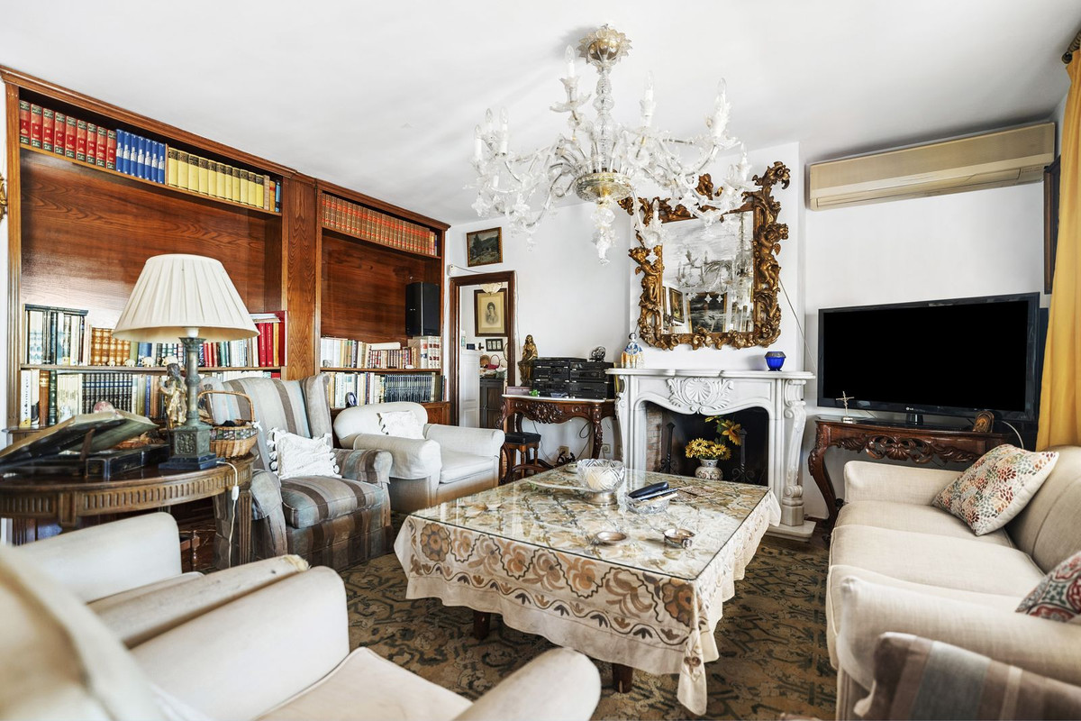 8 Bed Townhouse for sale in El Candado Málaga Ciudad, Málaga, Spain