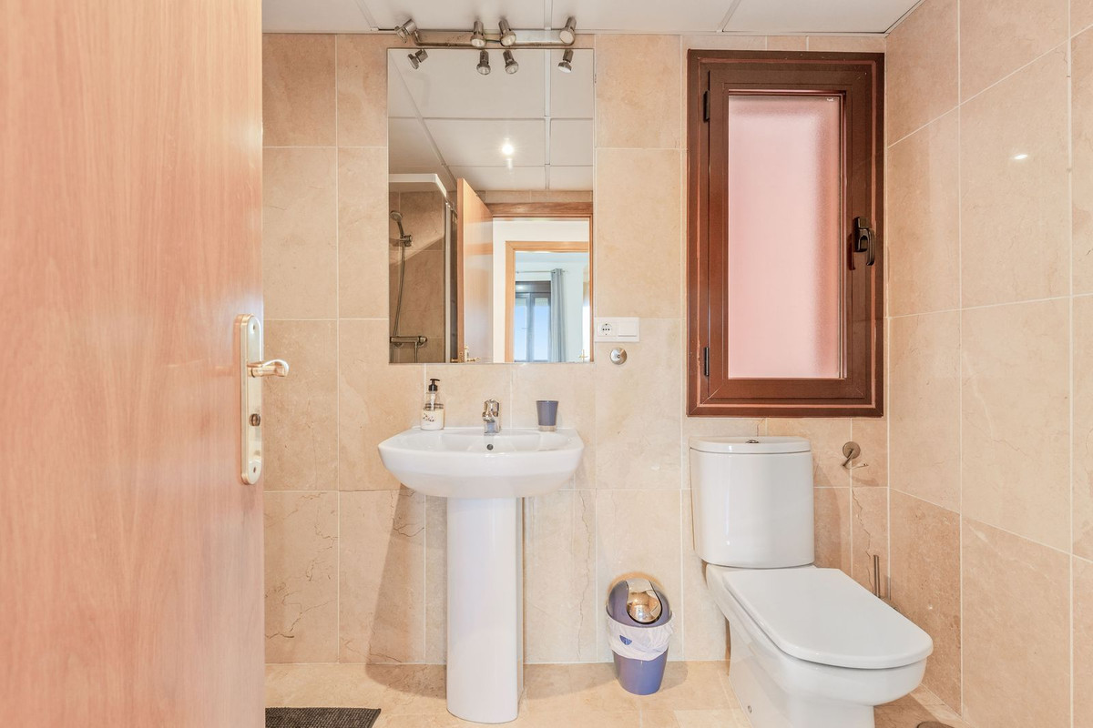 3 Bed Apartment for sale in Estepona Costa Del Sol, Málaga, Spain
