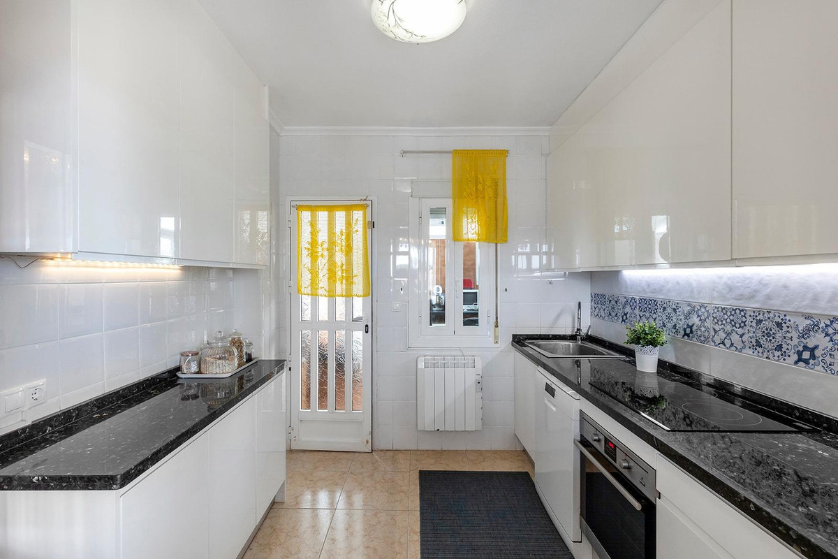 5 Bed Townhouse for sale in Torrevieja Costa Blanca, Alicante, Spain