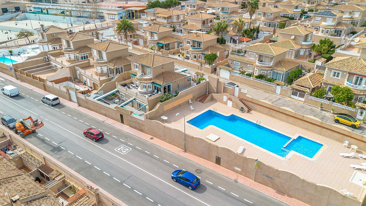 5 Bed Townhouse for sale in Torrevieja Costa Blanca, Alicante, Spain