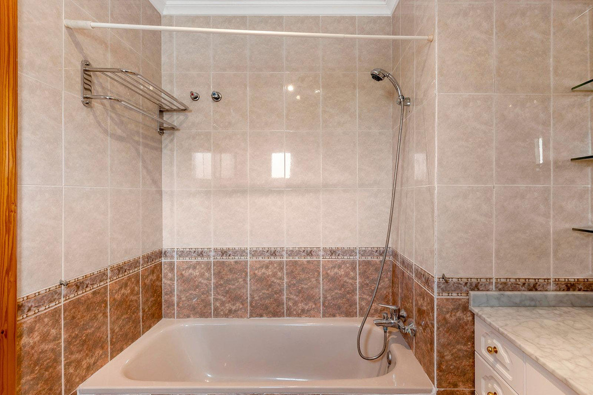 5 Bed Townhouse for sale in Torrevieja Costa Blanca, Alicante, Spain