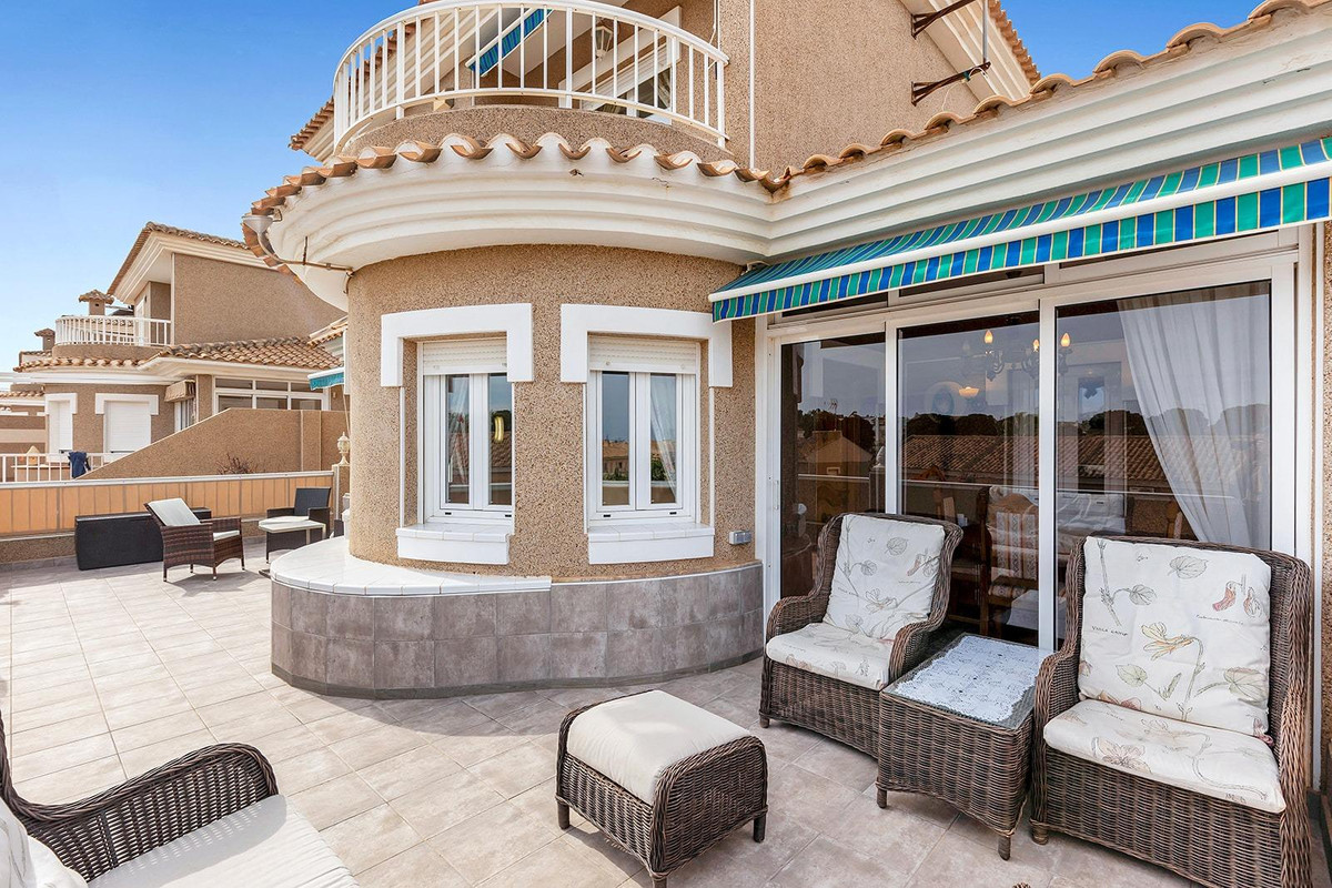 5 Bed Townhouse for sale in Torrevieja Costa Blanca, Alicante, Spain