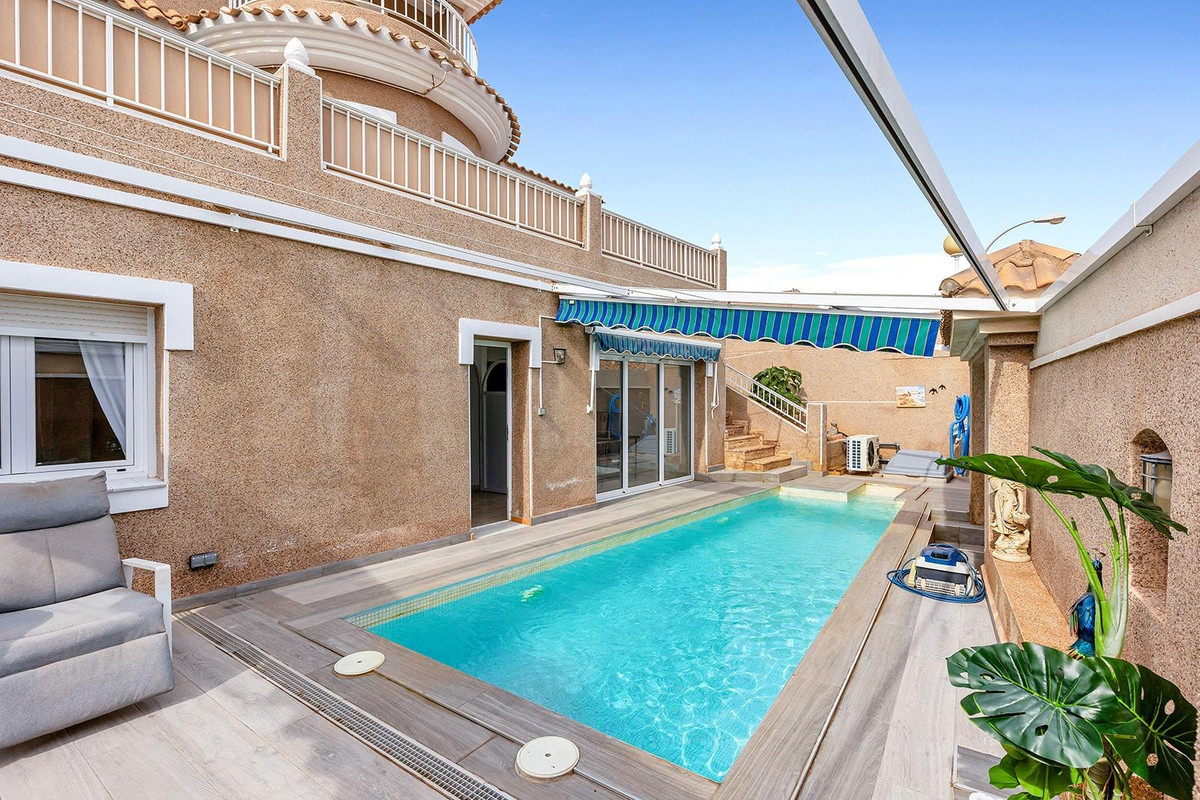 5 Bed Townhouse for sale in Torrevieja Costa Blanca, Alicante, Spain
