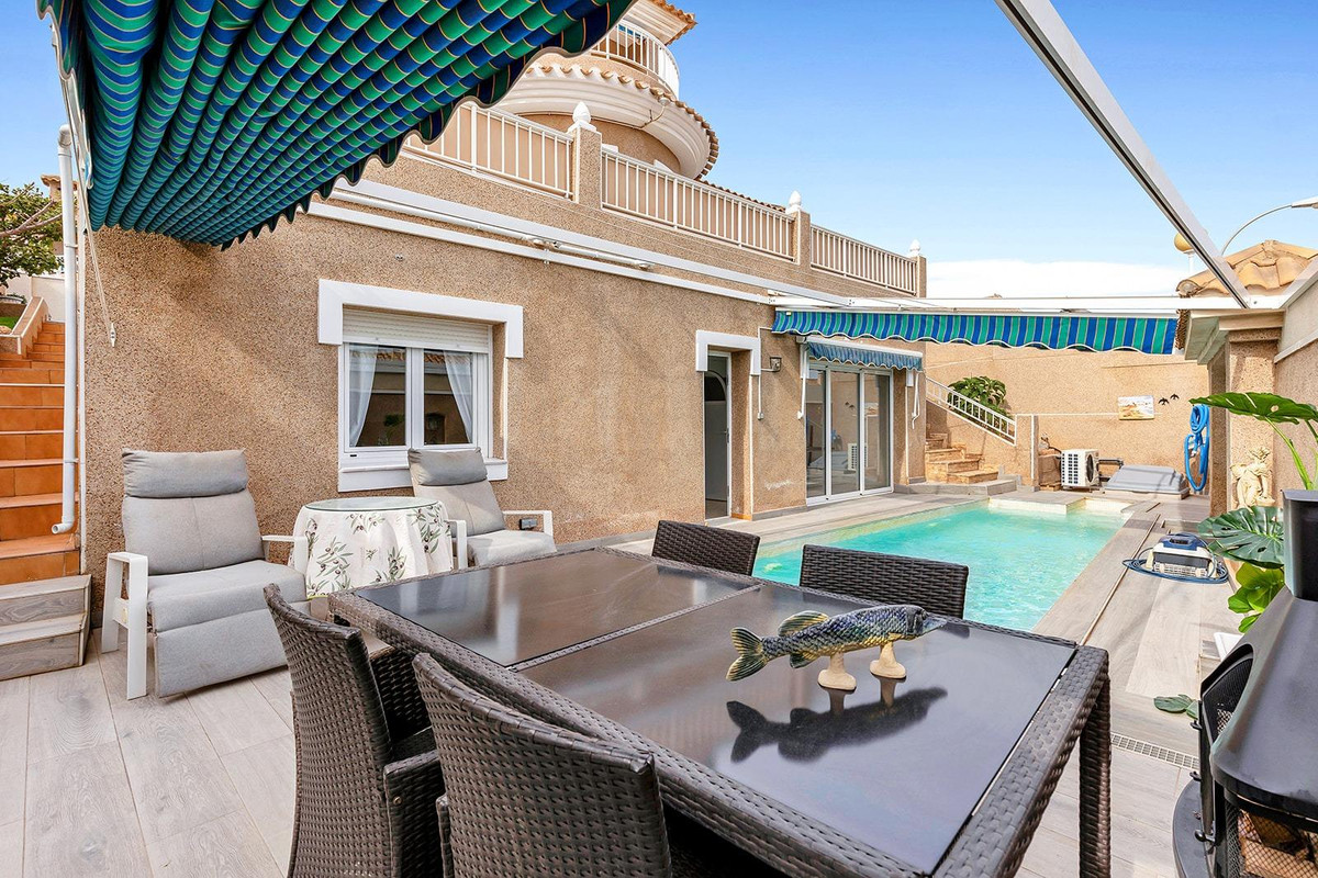 5 Bed Townhouse for sale in Torrevieja Costa Blanca, Alicante, Spain