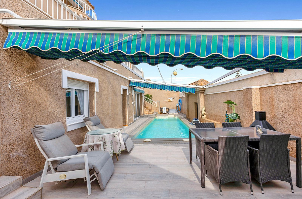 5 Bed Townhouse for sale in Torrevieja Costa Blanca, Alicante, Spain