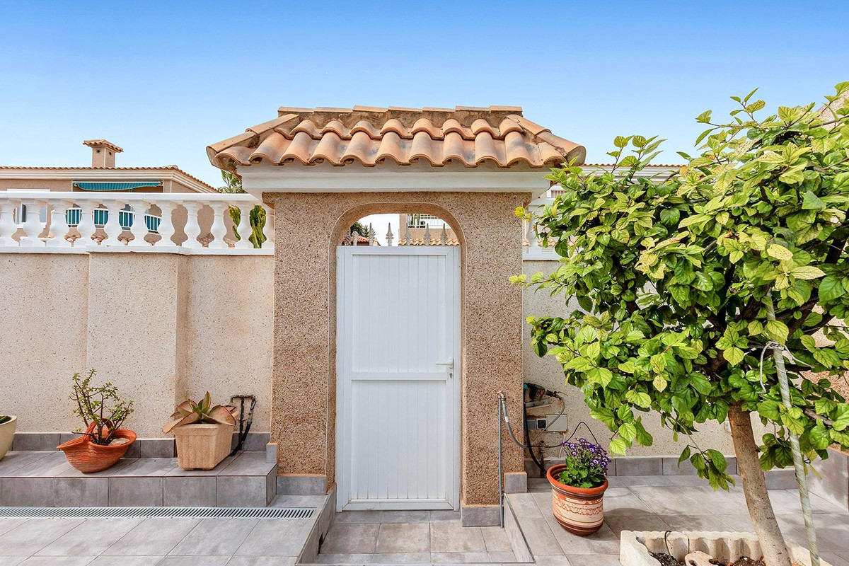 5 Bed Townhouse for sale in Torrevieja Costa Blanca, Alicante, Spain
