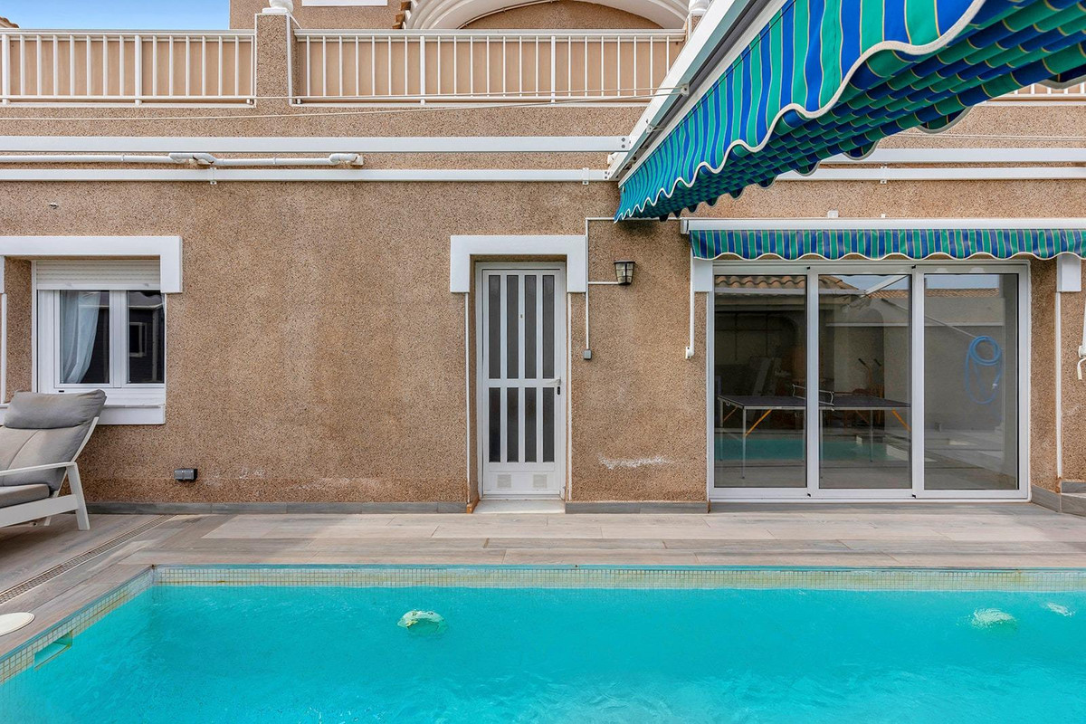 5 Bed Townhouse for sale in Torrevieja Costa Blanca, Alicante, Spain
