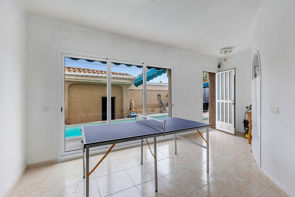 5 Bed Townhouse for sale in Torrevieja Costa Blanca, Alicante, Spain