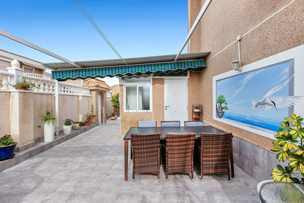 5 Bed Townhouse for sale in Torrevieja Costa Blanca, Alicante, Spain