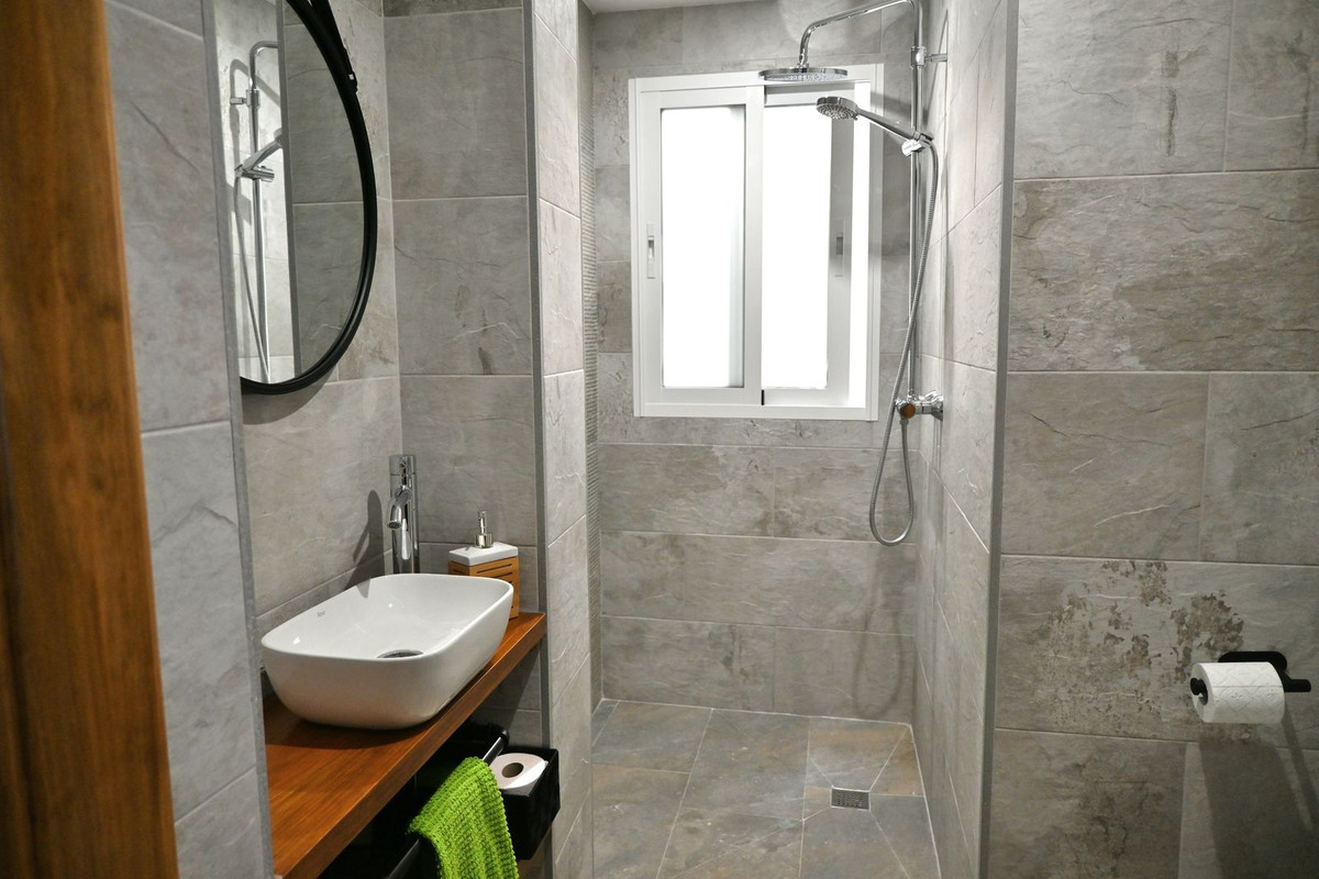 Se vende Apartamento Planta Baja de 3 dormitorios en Costa Del Sol, Málaga, España