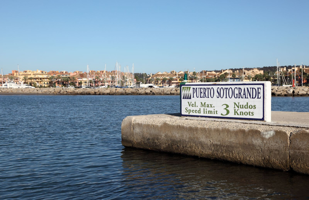 Se vende Local comercial  en Costa Del Sol, Cadiz, España