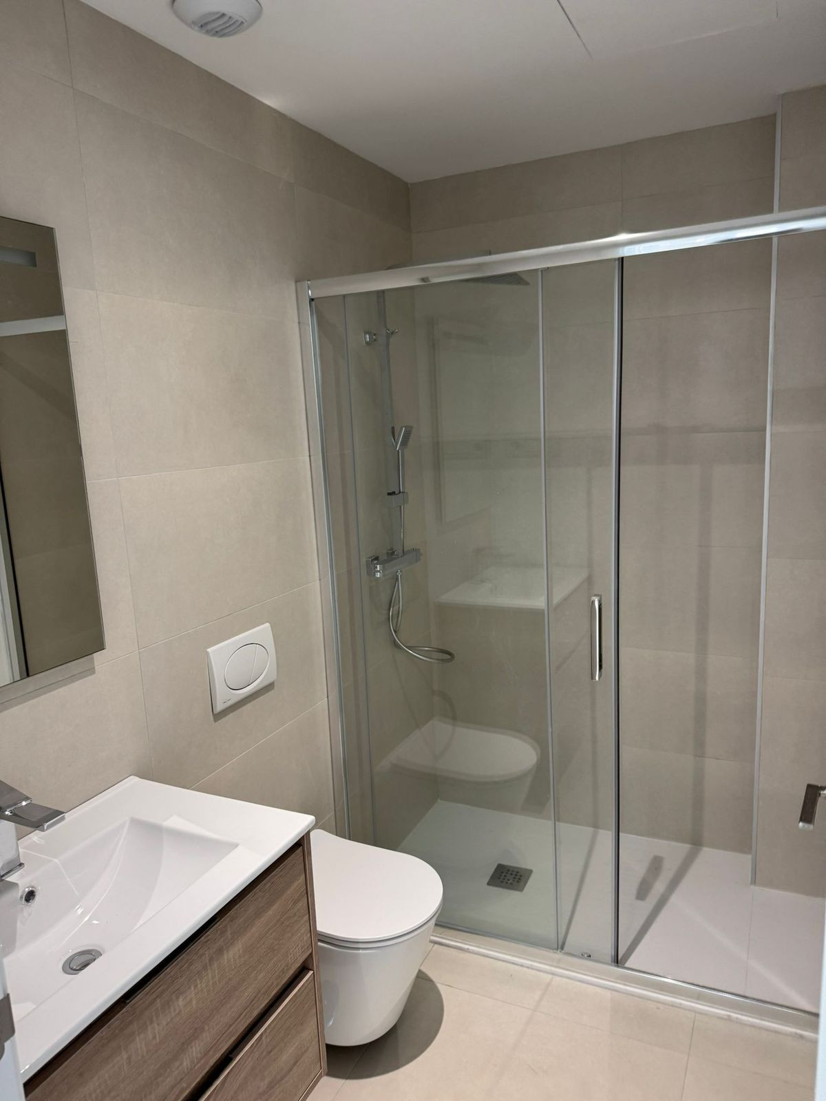 Se vende Apartamento Planta Media de 3 dormitorios en Costa Del Sol, Málaga, España