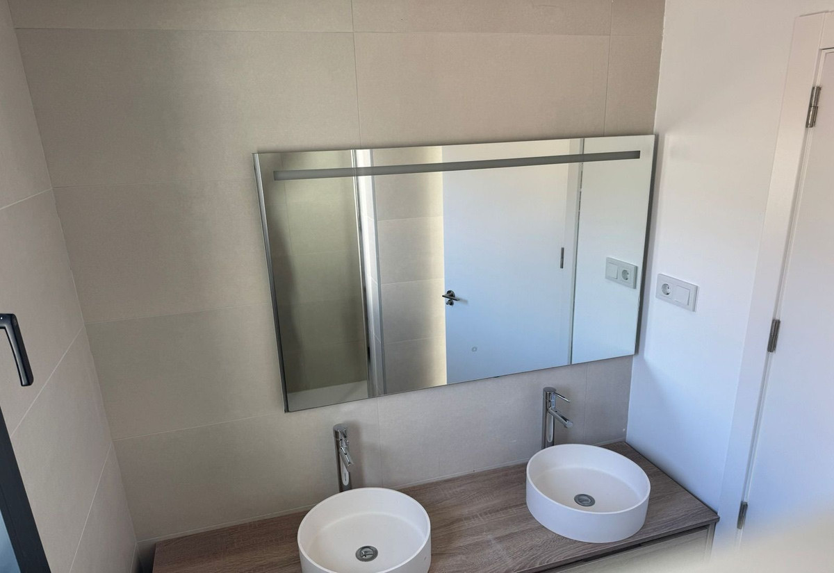 Se vende Apartamento Planta Media de 3 dormitorios en Costa Del Sol, Málaga, España